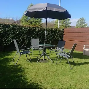 The Cozy Stay, Sleeps 6 , 2 Large Parking Spaces, Private Garden Walking Distance To Bay And Centre Pets Welcome Apartment